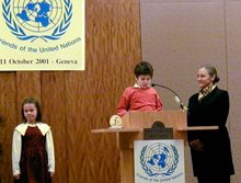 Los ganadores del concurso de ensayos a nivel europeo, tres jóvenes de Hungría, República Checa y Austria, recibieron sus premios en la sede de la ONU en Ginebra.